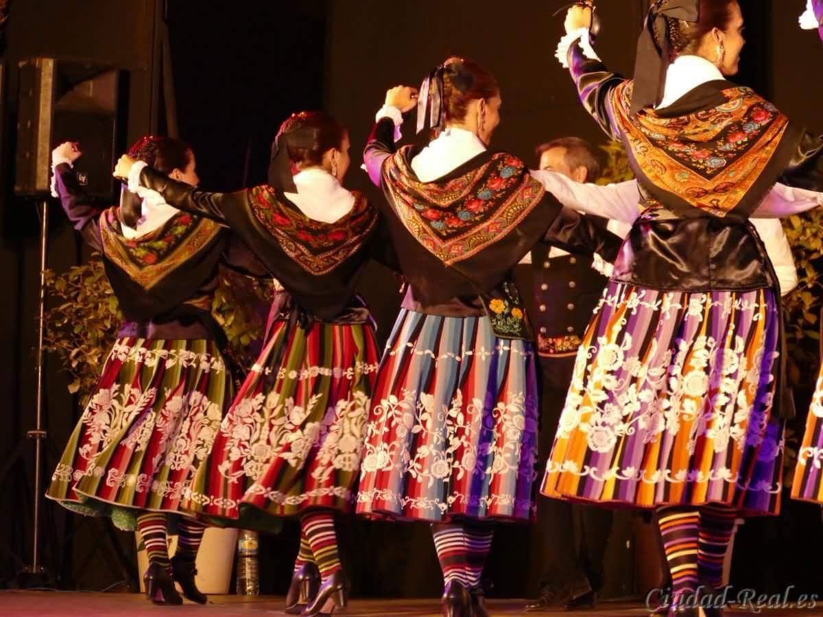 bailes y trajes regionales de castilla-la mancha - spain